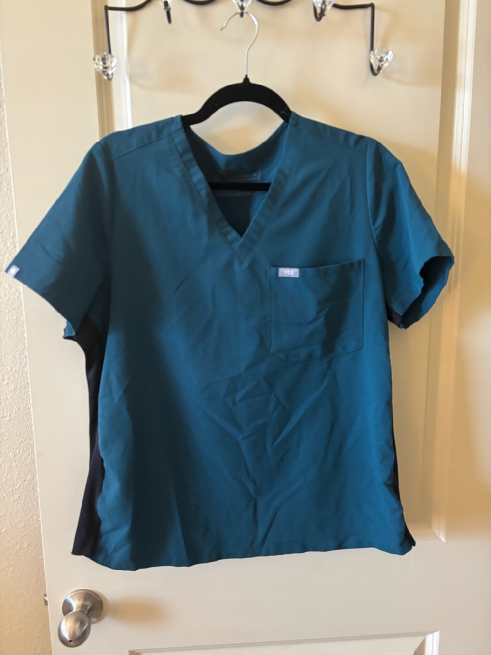 FIGS Women’s Tactical Line Scrub Top Medium Medical Doctor FLAWED